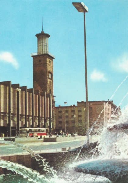 Friedrich-Ebert-Platz mit Rathaus