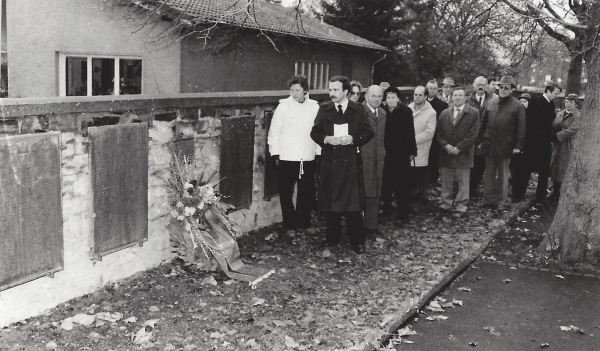 Neuer Platz für die Ehrentafeln 1983