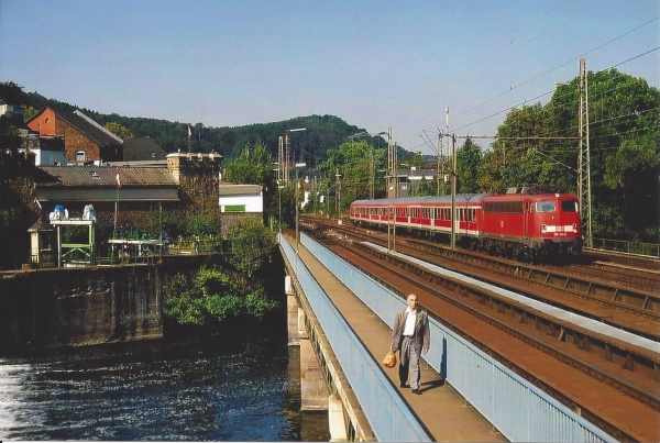 Bahnbrücke und Fußgängerbrücke  in Oege