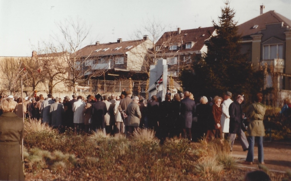 Erste Feierstunde zum Volkstrauertag am Mahnmal