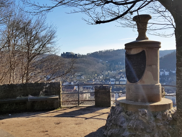 Möllerdenkmal und Schloss