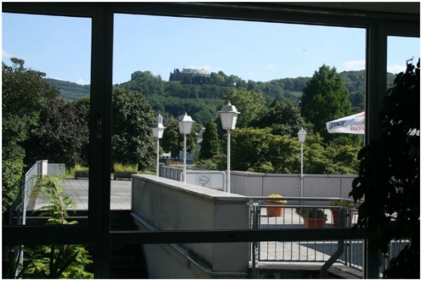 Blick vom Lennebad zum Schloss Hohenlimburg