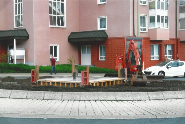 Aufbau der Stahlskulptur von Peter Müller aus Neuss