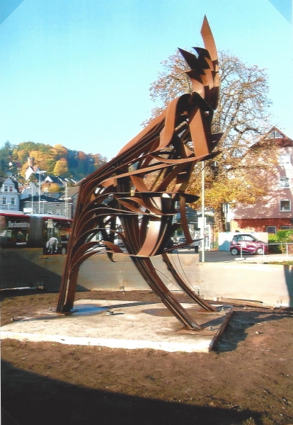 Aufbau der Stahlskulptur von Peter Müller aus Neuss