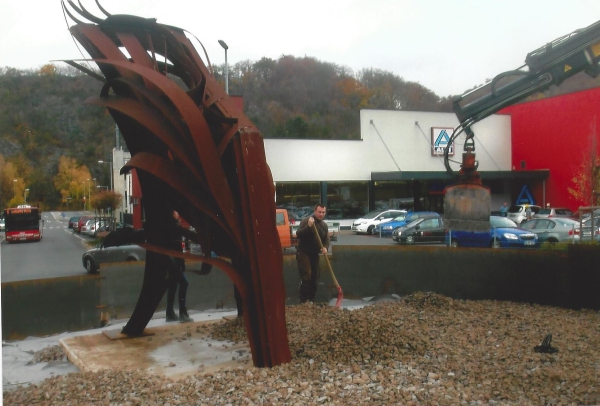 Aufbau der Stahlskulptur von Peter Müller aus Neuss