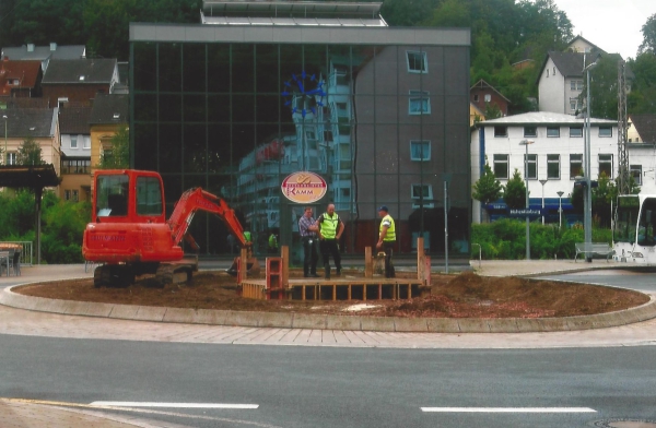 Aufbau der Stahlskulptur von Peter Müller aus Neuss