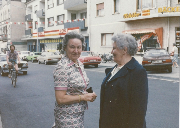 Frau Schmidt im Gespräch