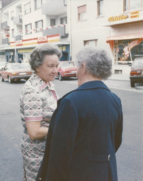 Frau Schmidt im Gespräch