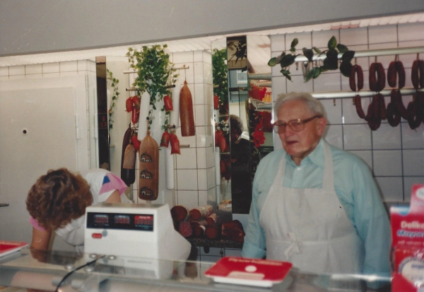 Willy Flügge in seiner Metzgerei