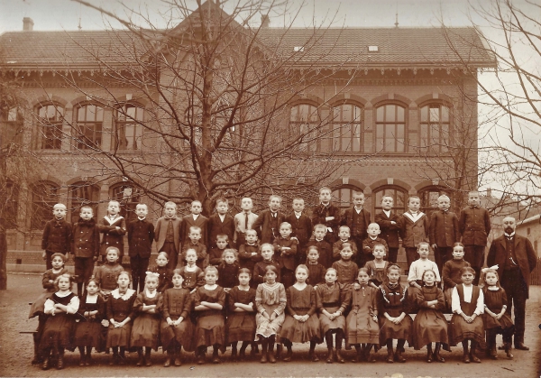 Klassenfoto Elseyer Schule mit Lehrer Ambrock