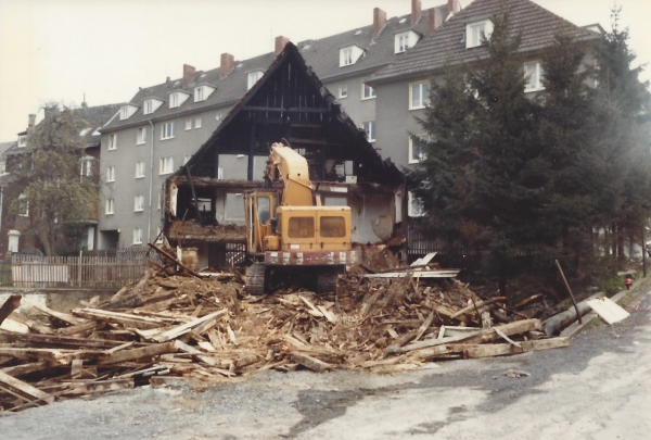 Abriss und Platz für den Dorfplatz mit Cafe