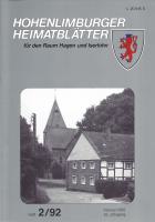 1992 02 Im Zentrum des Dorfes Hennen: Die Kirche und das alte Pfarrhaus bzw. die alte Lateinschule um 1757. Foto: Josef Wronski, 1989